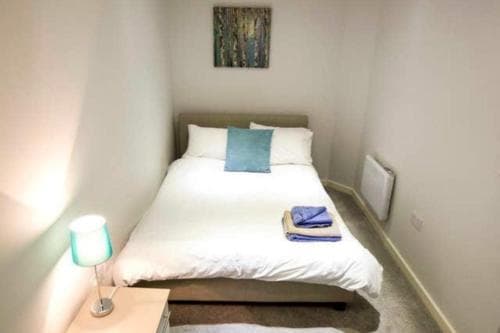 StayZo Modern Studio Apartment 1 in Bradford City Image 2