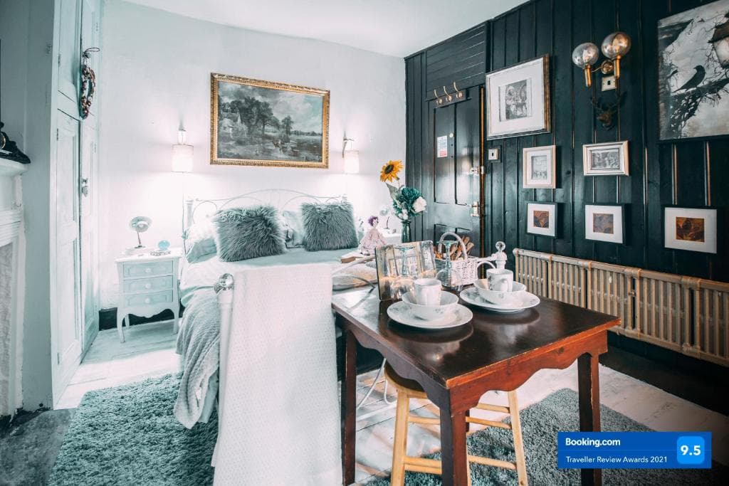 Wool Combers Rest & Brönte Parsonage - Haworth Image 3