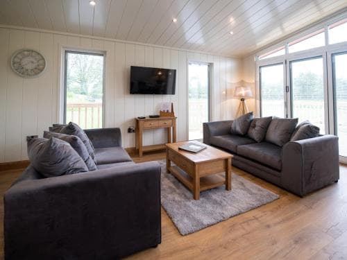 Otter Lodge Image 3