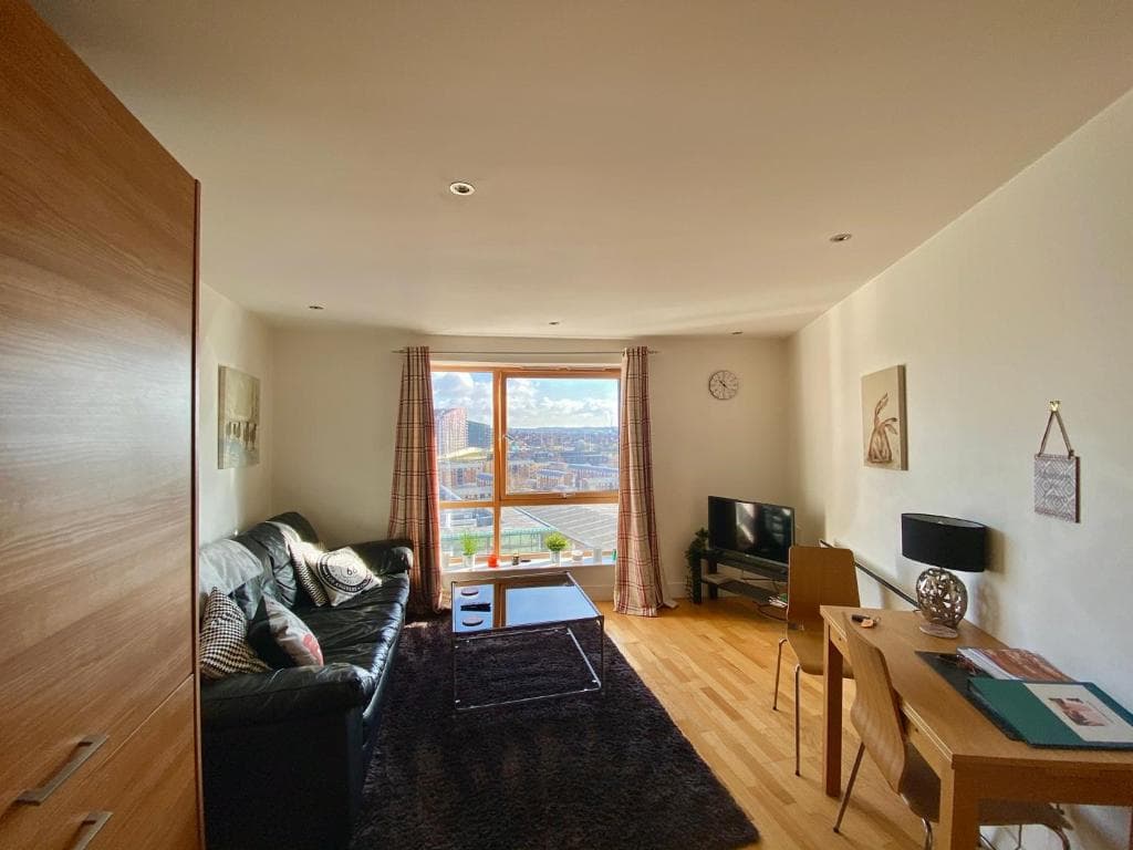 Clarence Dock Apartment Image 3
