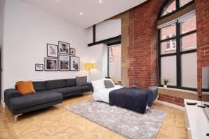 The Grand Manhattan Apartment in Central Leeds Image 3