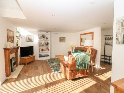 Oak Cottage Image 1