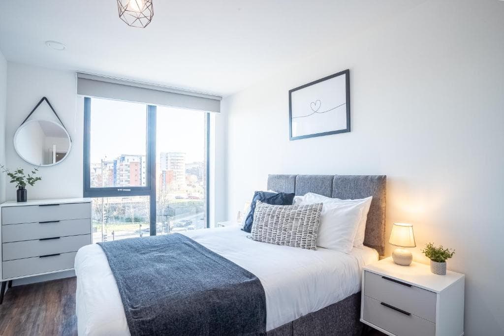 Great Central 2 Bed Apartments near City Centre Opulent Living Serviced Accommodation Sheffield Image 1