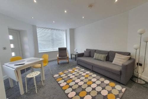 Apartment 332 Image 2