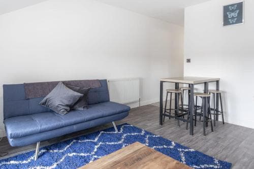 Lovely 2 Bed apartment close to city centre Image 2
