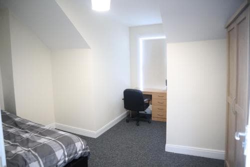 4 Bed/City Centre/Fast WiFi/Spacious Apartment Image 1