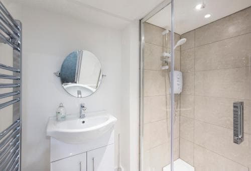 Saxon House Apartments Image 2