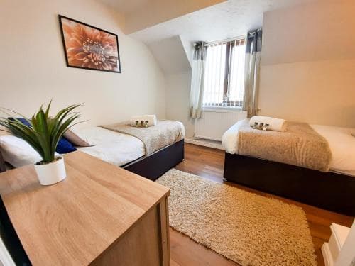 Dean House - Perfect place for business or leisure travelling Image 1
