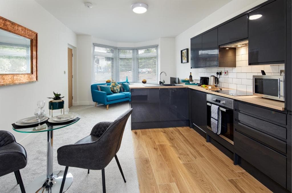 Coppergate Mews Apt 1 Stylish 2 bed 2 bath apartment private entrance Doncaster Image 2