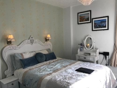 Norman Guest House with Free Parking Image 1