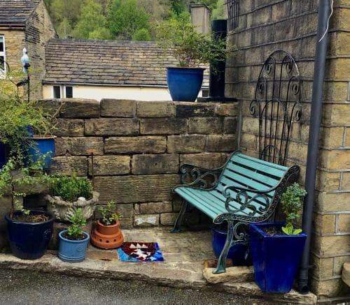 Room in Holiday house - Village Life Holmfirth Image 1