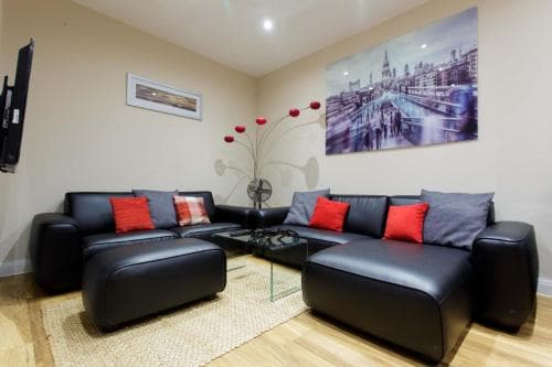 spacious apartment close to city centre with free secure parking Image 2