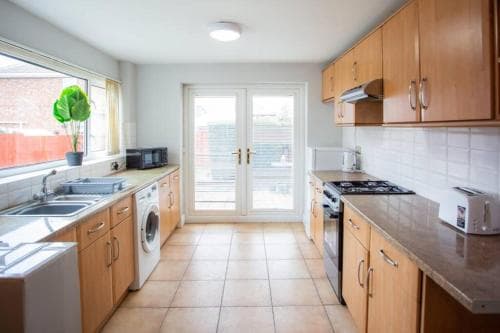 Millfield Bungalow Middlesbrough Workstays UK Image 2