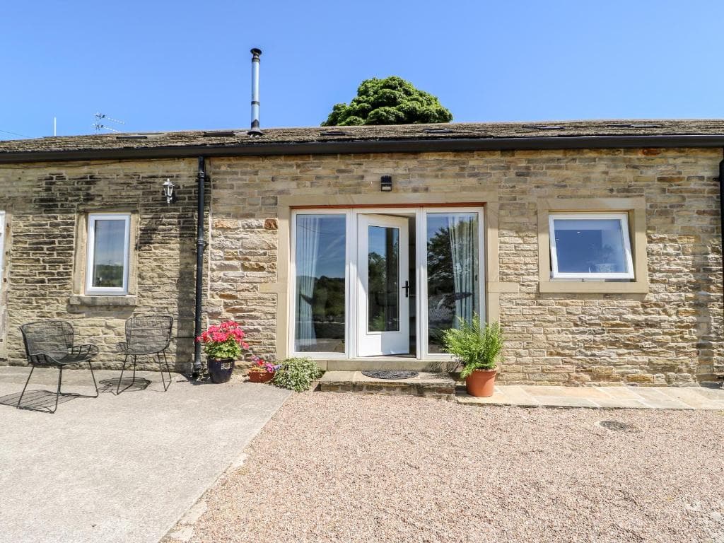 Lower Rookes Farm, Barn Cottage Image 3