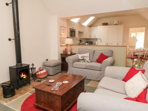 Applewood Cottage Image 2