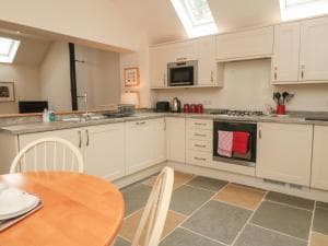 Applewood Cottage Image 3