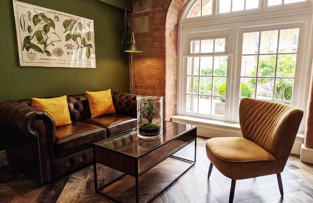 The Botanist's Hideout - Luxury Retreat with Parking Image 3