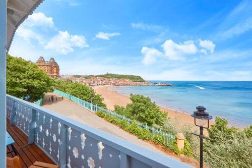 The Spa Chalet Scarborough Hot tub, pool, gym, beach location Image 3