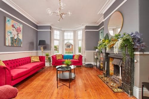 Large 7 Bed House - Sea Views - Parking - Pets - Hottub Image 1