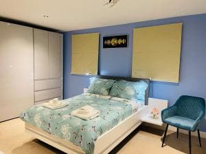 Cheerful 2-bed townhouse in Wakefield with parking Image 3