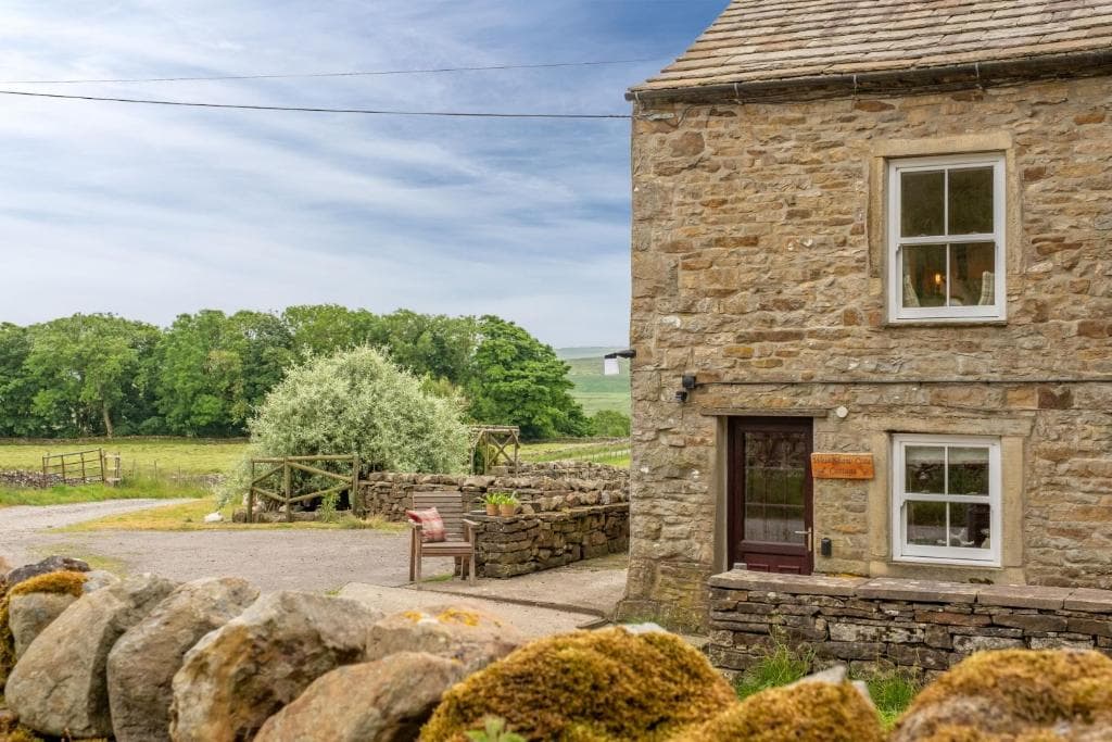West Shaw Cote Cottage Image 1