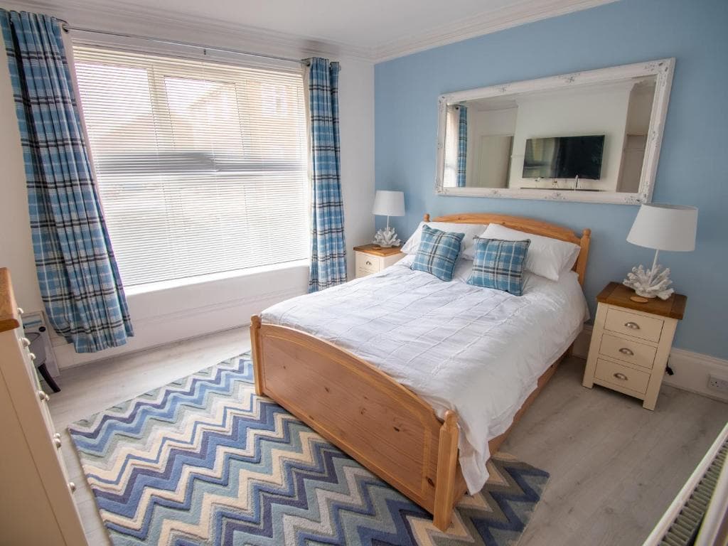 North Bay Holiday Apartment with Internet, Smart TV's and Patio Area Image 1