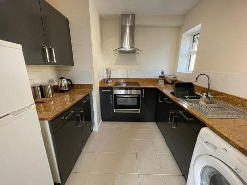 Modern 4BR Apartment in Great Location Image 2