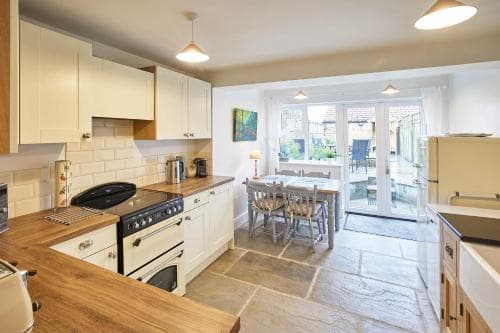 Host & Stay - Willow Cottage Image 1
