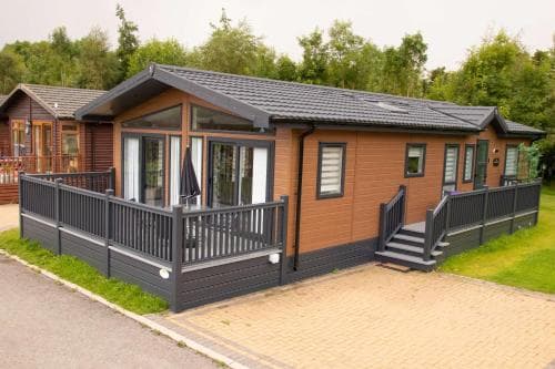 Penny Lodge with Hot Tub Image 1