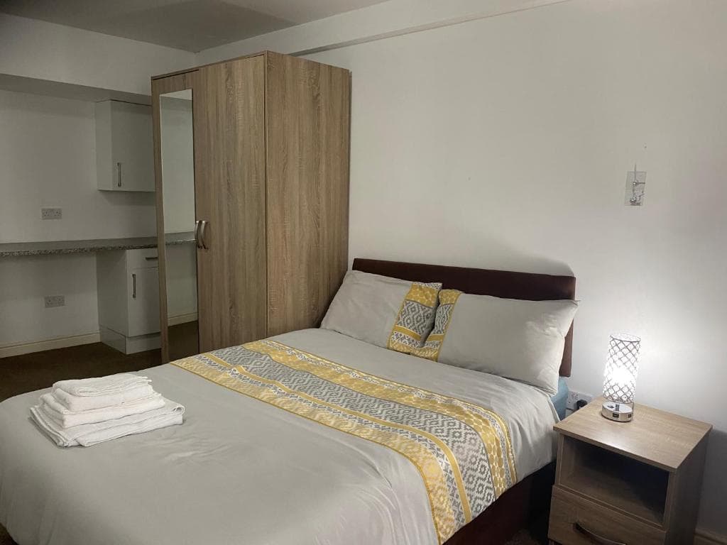 Inviting 3-Bed Apartment in Stockton-on-Tees Image 3