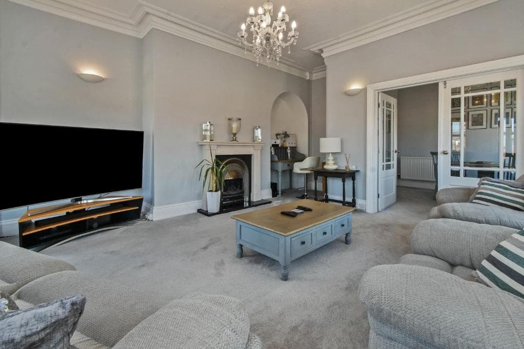 Luxury Apartment Victoria Image 2