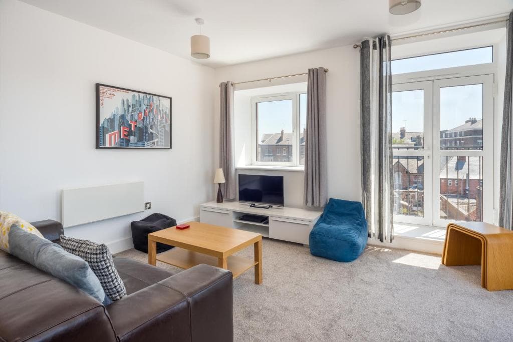 Entire 1 Bed - No. 45 - Free Parking - The Cosy Collection Ltd Image 3