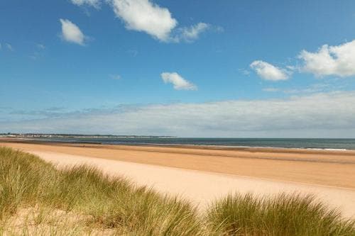 SEA VIEW, Three bed beachfront balcony apartment, Bridlington, North Yorkshire Image 2