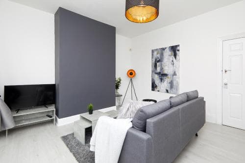 Your Sheffield Stays - Spacious 5 Bedroom House Image 1