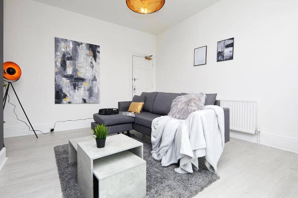 Your Sheffield Stays - Spacious 5 Bedroom House Image 2