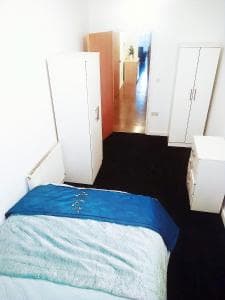COSY DOUBLE ROOM CLOSE TO UNIVERSITY OF BRADFORD AND CITY CENTRE Image 1