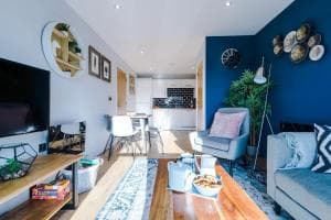 Parkview-Living private off-road parking space, 10 mins to Sheffield centre Image 2