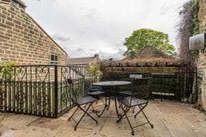 Delightful 2 bed flat in Old Mill-private garden Image 3