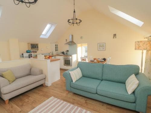 Wood Cottage Image 3
