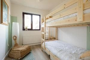Stylish apartment with balcony, minutes from beach Image 3