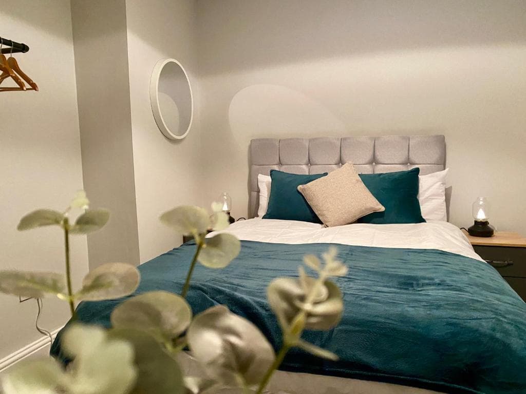 ✪ Spacious Luxury 2-bed w/ parking & garden Image 3