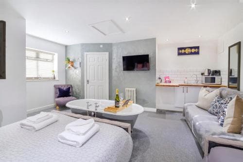 Converted Luxury Stables Image 1