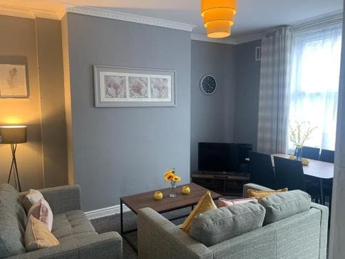 Newly refurbished house close to city centre Image 3