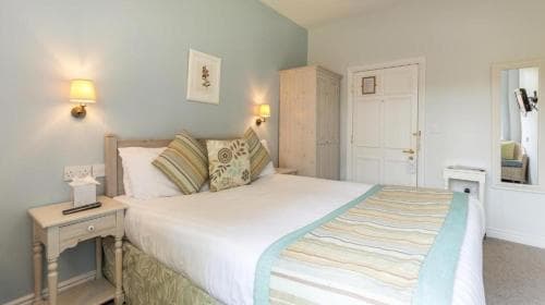 Middletons Hotel Image 1