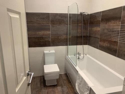 spacious apartment close to city centre with free secure parking Image 6
