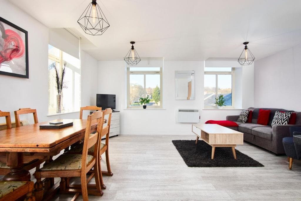 Executive Apartment - Sleeps 6 Image 2
