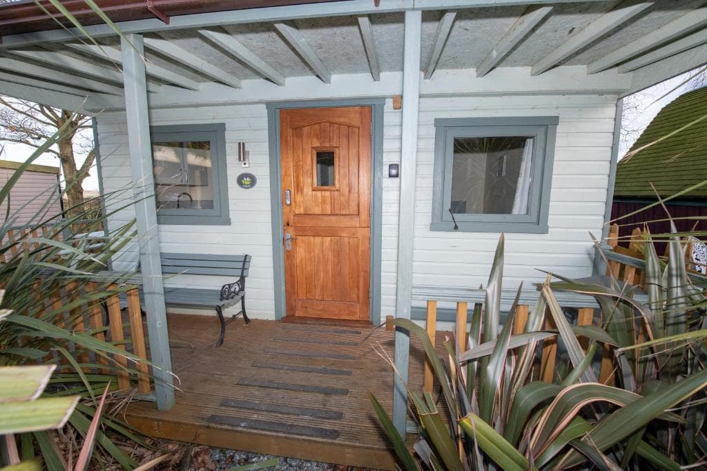 Seaways glamping, English Oak Image 10