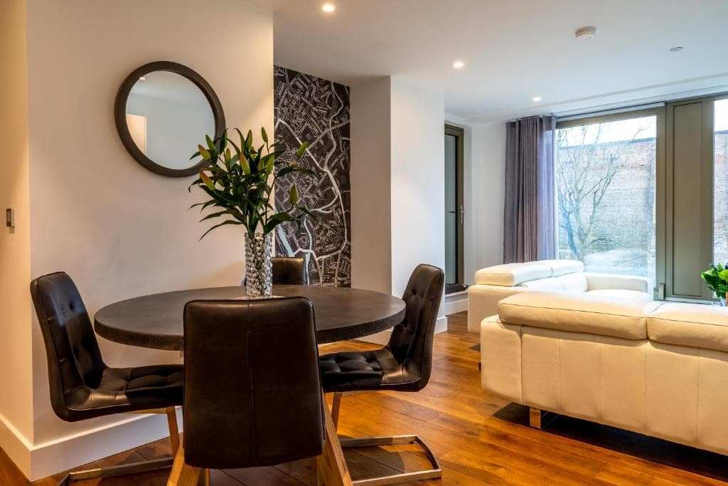 The Ebor Suite @ Ryedale House Image 2