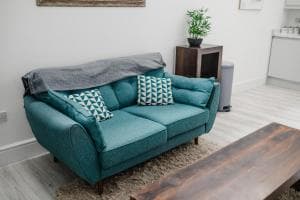 Hullidays-Theatre Hideout Apartment Image 3