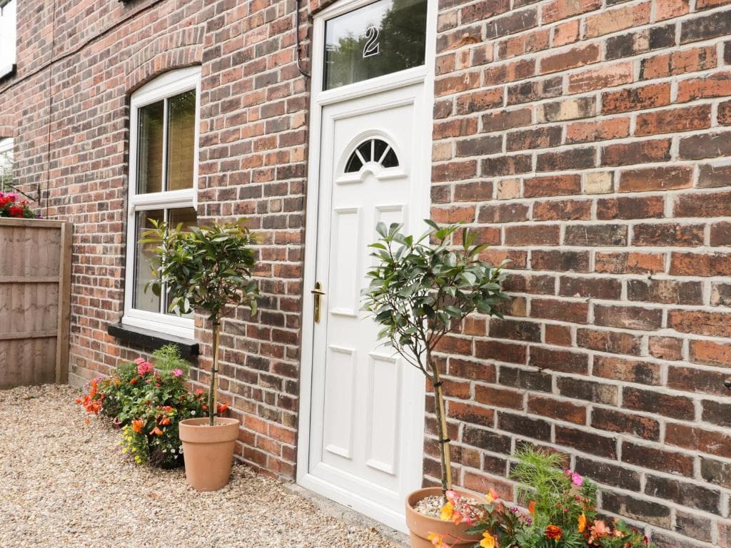 2 Moor Farm Cottages, Hull Image 2